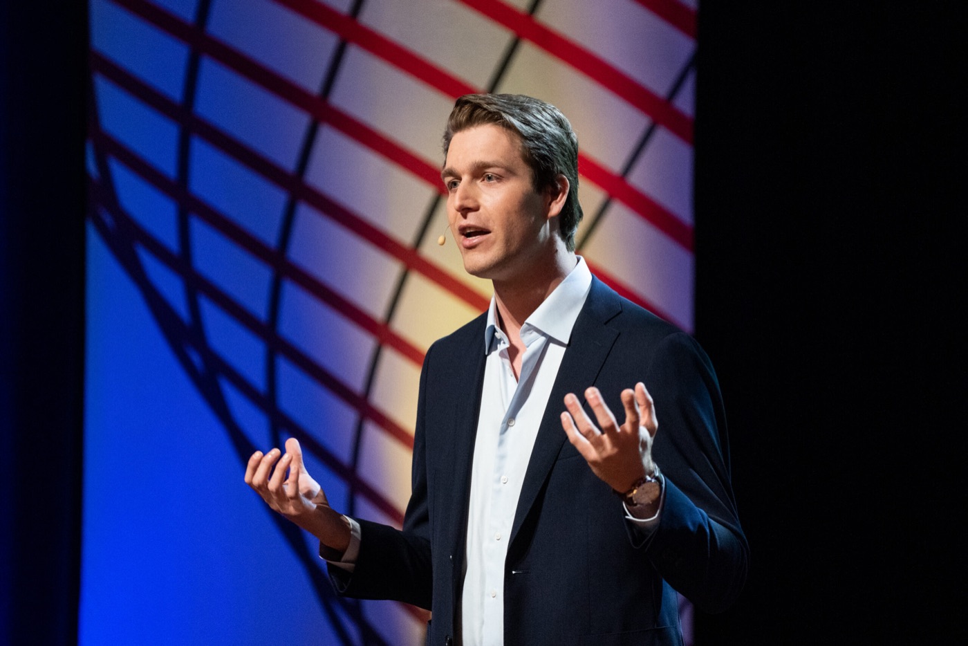 Thomas Huttinga tijdens de opname van zijn Brainwash Talk, Ode aan Europa